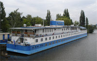 Botel Racek